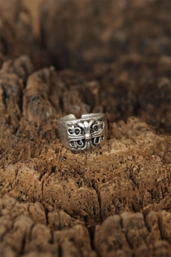 A wholesale clothing model wears 20608 - Adjustable Ring - Silver, Turkish wholesale Ring of Ebijuteri