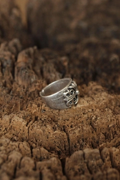 Een kledingmodel uit de groothandel draagt 20608 - Adjustable Ring - Silver, Turkse groothandel Ring van Ebijuteri