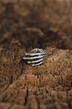 Een kledingmodel uit de groothandel draagt 20917 - Adjustable Ring - Silver, Turkse groothandel Ring van Ebijuteri