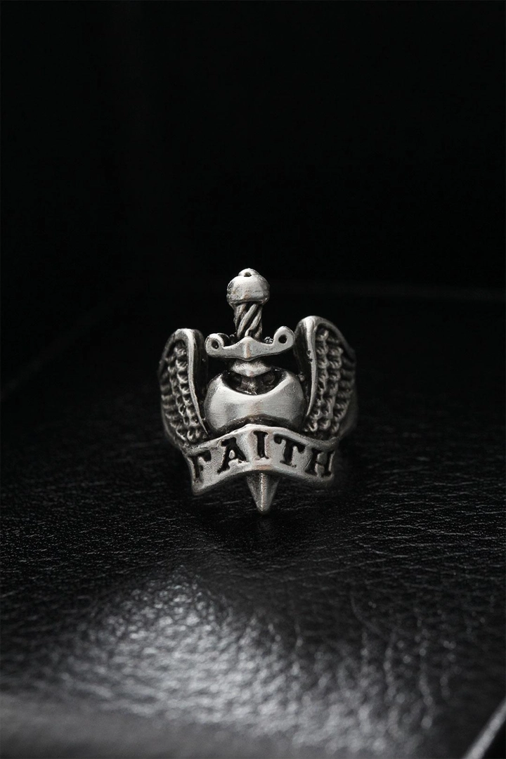 A wholesale clothing model wears 21091 - Adjustable Ring - Silver, Turkish wholesale Ring of Ebijuteri