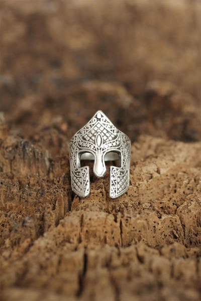 A model wears 21103 - Adjustable Ring - Silver, wholesale Ring of Ebijuteri to display at Lonca