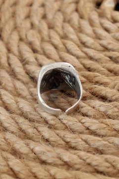 Een kledingmodel uit de groothandel draagt 21794 - Adjustable Ring - Silver, Turkse groothandel Ring van Ebijuteri