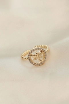 A wholesale clothing model wears 28862 - Adjustable Ring - Gold, Turkish wholesale Ring of Ebijuteri