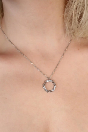 A model wears 30879 - Necklace With Zircon - Silver, wholesale undefined of Ebijuteri to display at Lonca