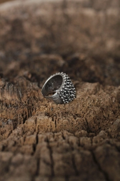 Een kledingmodel uit de groothandel draagt 34956 - Ring - Silver, Turkse groothandel Ring van Ebijuteri