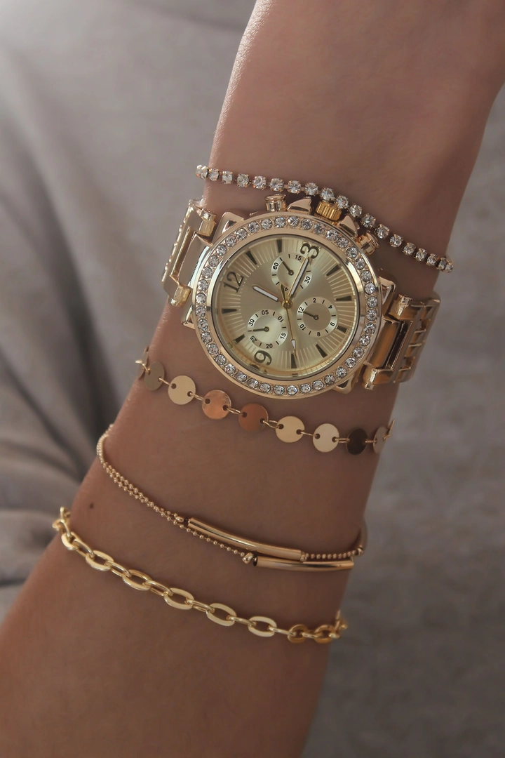 A wholesale clothing model wears 39308 - Watch And Bracelet Set - Gold, Turkish wholesale Set of Ebijuteri