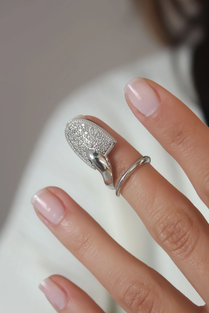 A wholesale clothing model wears 39571 - Nail Ring - Silver, Turkish wholesale Ring of Ebijuteri