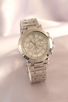 A wholesale clothing model wears EBJ10494 - Silver Color Metal Band Silver Case Women's Watch, Turkish wholesale Watch of Ebijuteri
