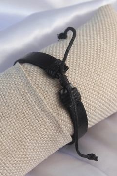 A wholesale clothing model wears EBJ10040 - Bracelet - Black, Turkish wholesale Bracelet of Ebijuteri