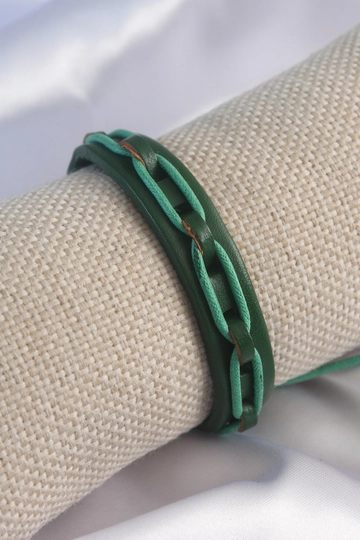A wholesale clothing model wears  Bracelet - Black And Green
, Turkish wholesale Bracelet of Ebijuteri