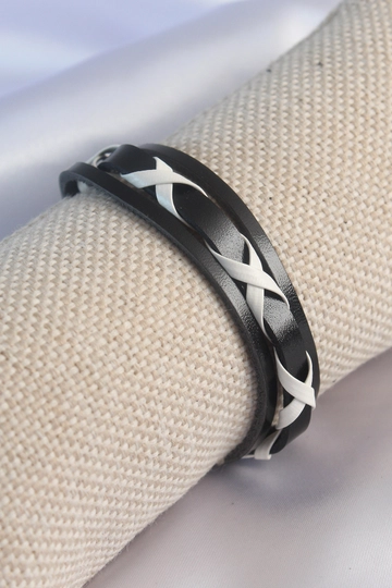 Ein Bekleidungsmodell aus dem Großhandel trägt  Armband - Schwarz Und Weiß
, türkischer Großhandel Armband von Ebijuteri