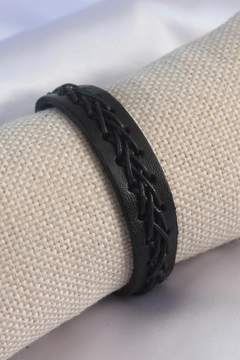 A wholesale clothing model wears EBJ10051 - Bracelet - Black, Turkish wholesale Bracelet of Ebijuteri