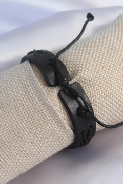 A wholesale clothing model wears EBJ10051 - Bracelet - Black, Turkish wholesale Bracelet of Ebijuteri