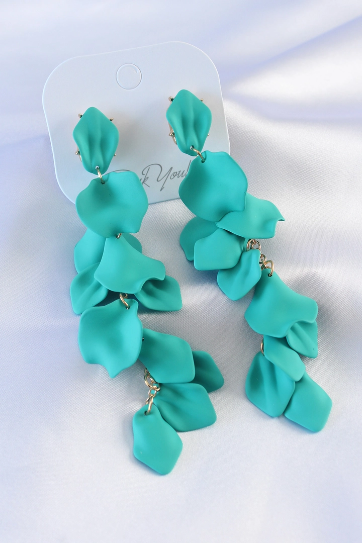 A wholesale clothing model wears EBJ11054 - Earrings - Turquoise, Turkish wholesale Earring of Ebijuteri