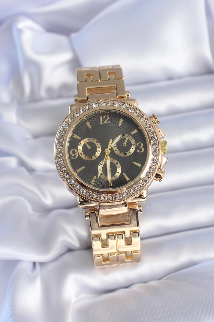 A wholesale clothing model wears ebj14465-gold-color-zircon-stone-case-black-dial-analog-metal-strap-women's-watch, Turkish wholesale Watch of Ebijuteri