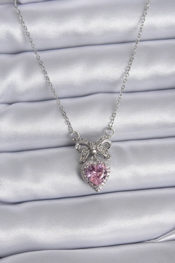 A wholesale clothing model wears  316L Steel Silver Color Chain Pink Crystal Heart Zircon Stone Ribbon Model Women's Necklace
, Turkish wholesale Necklace of Ebijuteri