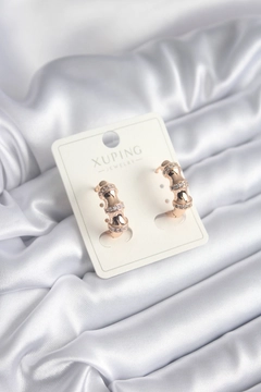 A wholesale clothing model wears ebj16267-xuping-ring-model-women's-earrings, Turkish wholesale Earring of Ebijuteri