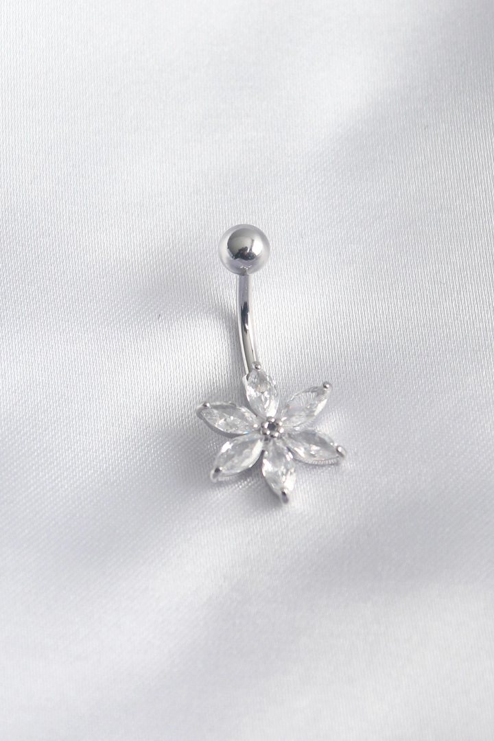 A wholesale clothing model wears ebj16311-316l-surgical-steel-zircon-stone-flower-model-female-belly-piercing, Turkish wholesale Piercing of Ebijuteri