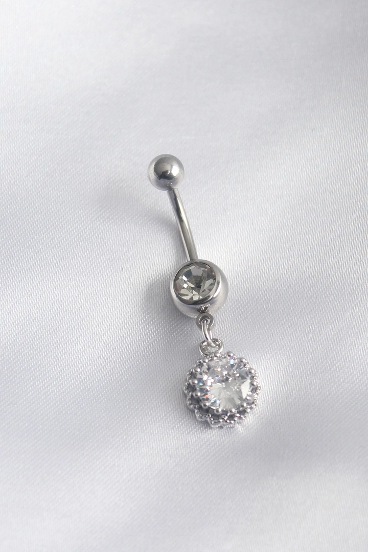 A wholesale clothing model wears ebj16314-316l-surgical-steel-zircon-stone-pendant-model-female-piercing, Turkish wholesale Piercing of Ebijuteri