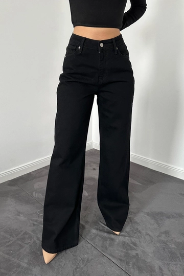 A wholesale clothing model wears  Jeans - Black
, Turkish wholesale Jeans of Elisa