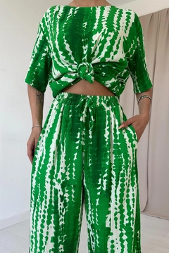 A wholesale clothing model wears els12218-jacquard-honeycomb-shirt-and-trousers-set-green, Turkish wholesale Suit of Elisa
