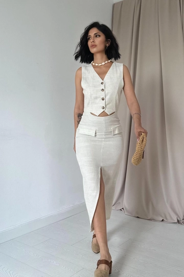 Ένα μοντέλο χονδρικής πώλησης ρούχων φοράει  Φόρεμα Λινό Γιλέκο Look - Μπεζ
, τούρκικο Φόρεμα χονδρικής πώλησης από Elisa