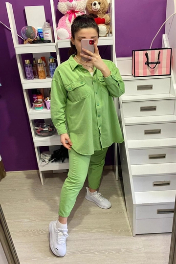 A wholesale clothing model wears  Washable Shirt And Trouser Set - Green
, Turkish wholesale Suit of Elisa