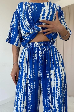 A wholesale clothing model wears els12196-patterned-blouse-and-trousers-set-blue, Turkish wholesale Suit of Elisa