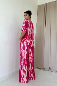 A wholesale clothing model wears els12195-patterned-blouse-and-trouser-set-fuchsia, Turkish wholesale Suit of Elisa