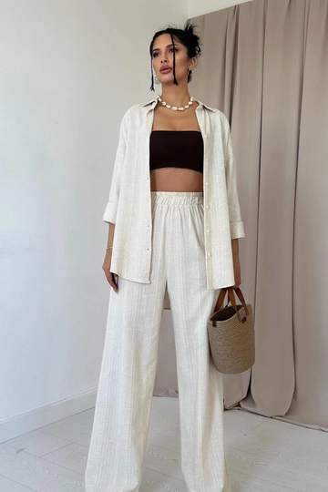 A wholesale clothing model wears  Jacquard Honeycomb Shirt And Trousers Set - Beige
, Turkish wholesale Suit of Elisa