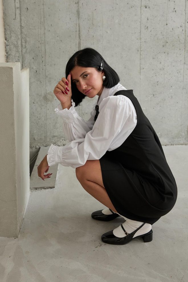 L&C Czarna Mini Sukienka W Kształcie Litery A Z Długimi Bufiastymi Rękawami Hurtowa sprzedaż odzieży 1