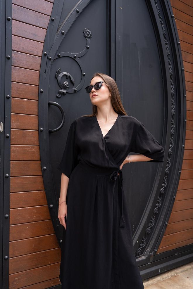 L&C فستان أسود أنيق بطوق ميدي برقبة على شكل حرف V وأكمام 3/4 ملابس بالجملة شاطئ