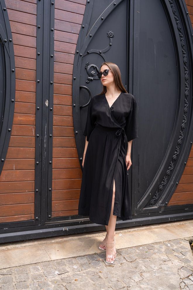L&C Κομψό Μαύρο Wrap Midi Φόρεμα Με V λαιμόκοψη Και 3/4 Μανίκια Χονδρικό εμπόριο ενδυμάτων Casual