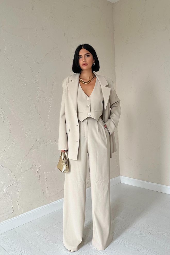 Elisa Elegantiškas Švarko Liemenės Ir Kelnių Komplektas Smėlio Spalvos Didmeninė prekyba drabužiais Aptempta ir platėjanti