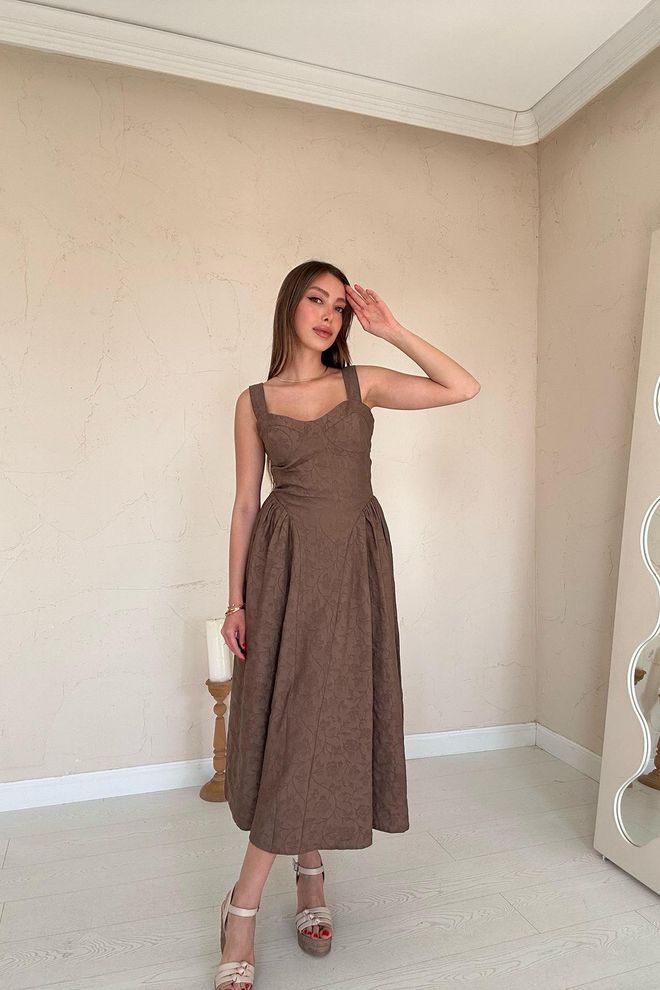 L&C Brązowa Sukienka Dopasowana I Rozkloszowana Z Kochanym Dekoltem Hurtowa sprzedaż odzieży Urodziny