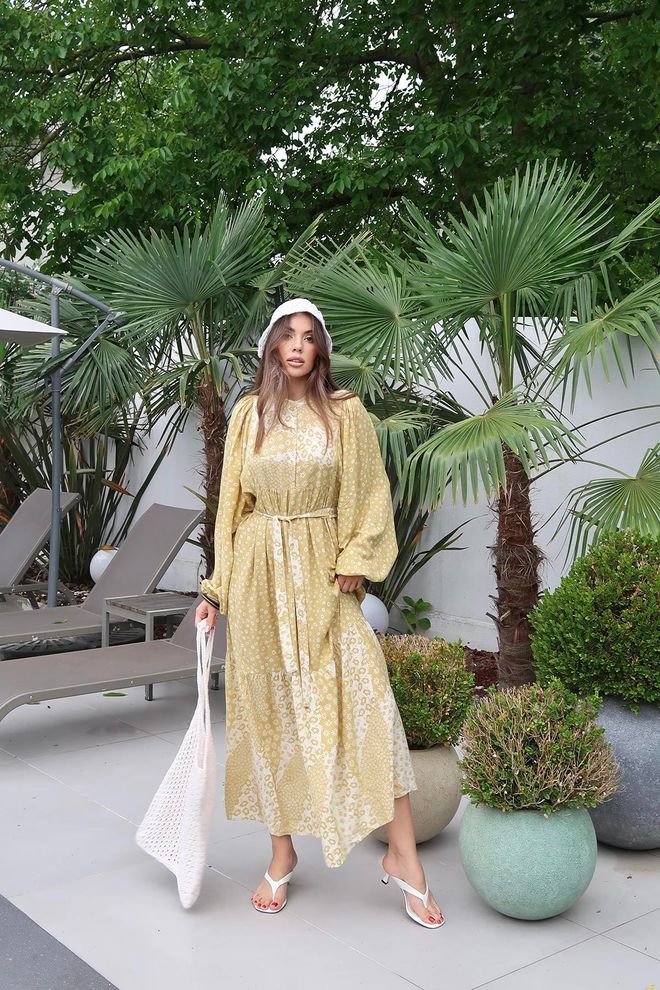 Elisa Abito Con Colletto Dominante Con Cintura In Vita Con Motivo Floreale Giallo All'ingrosso Abbigliamento all'ingrosso Casuale