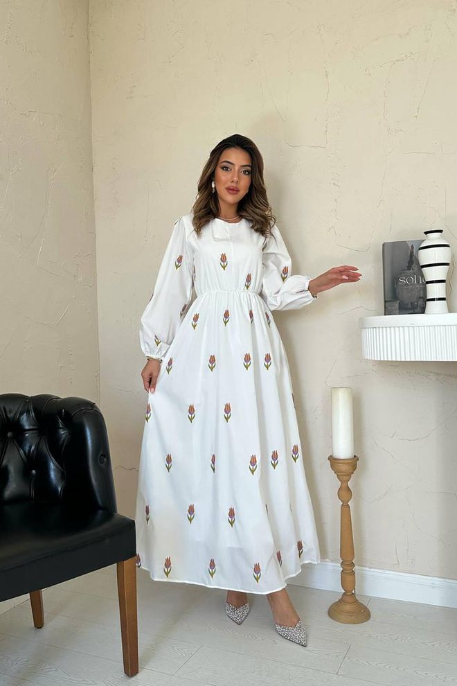 L&C Robe Blanche Cintrée Et Évasée À Motif Floral Vêtements en gros Pas de tissu