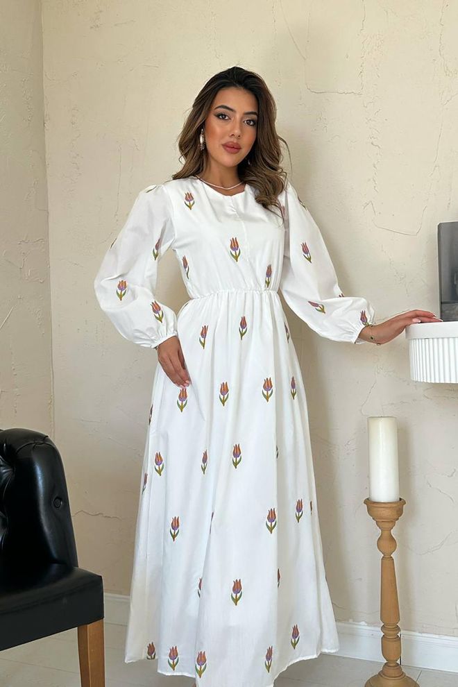 L&C Robe Blanche Cintrée Et Évasée À Motif Floral Vêtements en gros Travail