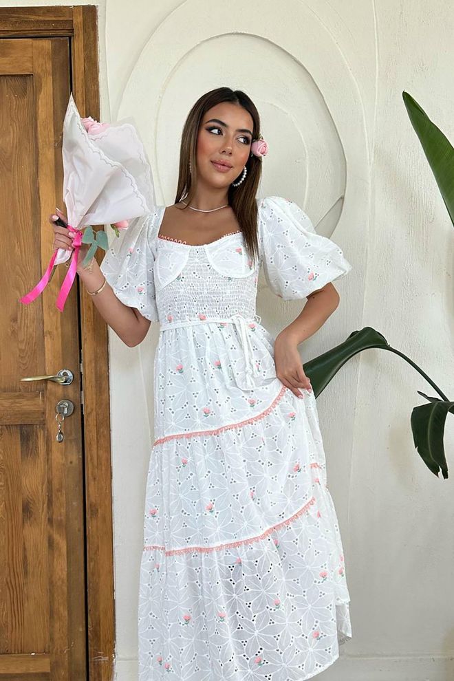 L&C فستان أبيض فِت آند فلير بأكمام منفوخة نصف كم ملابس بالجملة عيد ميلاد