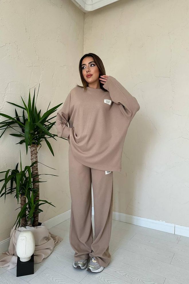 Elisa Klassieke Corduroy Trui En Broekset Mink Groothandel Kleding Bescheiden