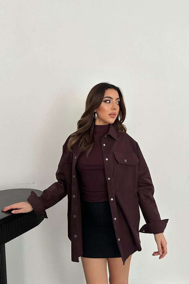 Elisa Bordeaux Übergroßes Geknöpftes Hemd Mit Hohem Kragen Lang Großhandelskleidung Lässig