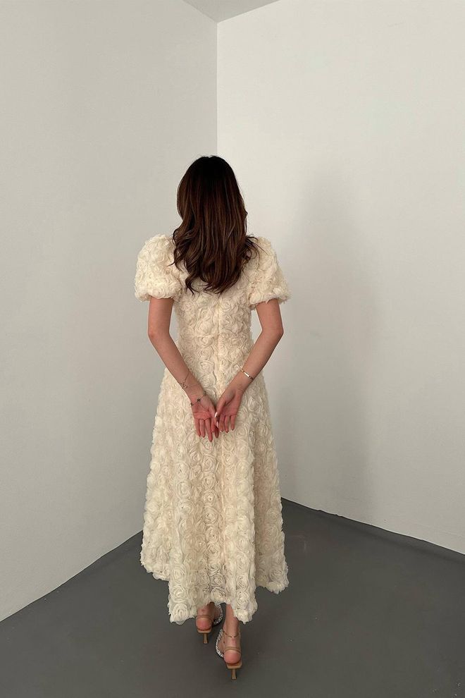 Elisa Béžové Elegantné Áčkové Šaty S Kvetinovým Vzorom Veľkoobchod s oblečením Vintage