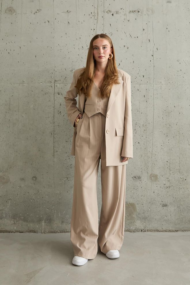 Elisa Gestreept jasje, vest en broekpak Beige Groothandel Kleding Formeel