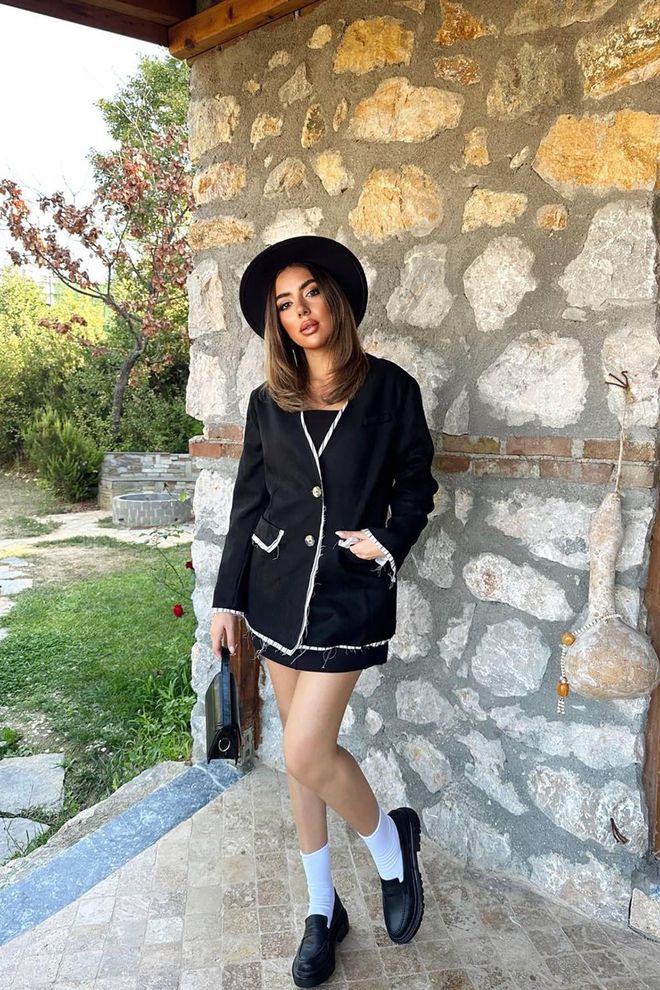 Elisa سترة من جلد الغزال مزخرفة ومبطنة باللون الأسود ملابس بالجملة رائع