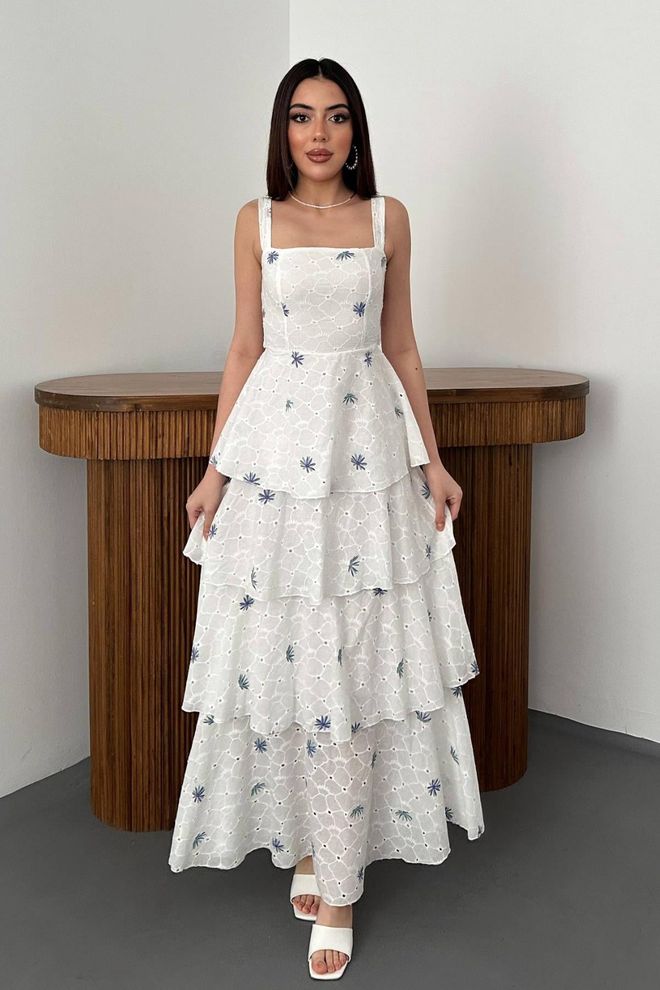 Elisa Бяла Рокля С Подходяща И Разкроена Кройка И Квадратен Деколте Дрехи на едро Небрежен