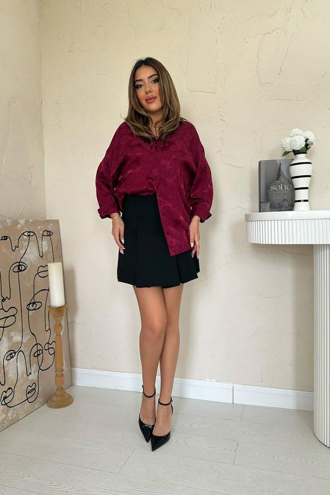 Elisa Bordeauxrode Bloemen Shirt Met V hals En Oversized Pasvorm Groothandel Kleding Casual