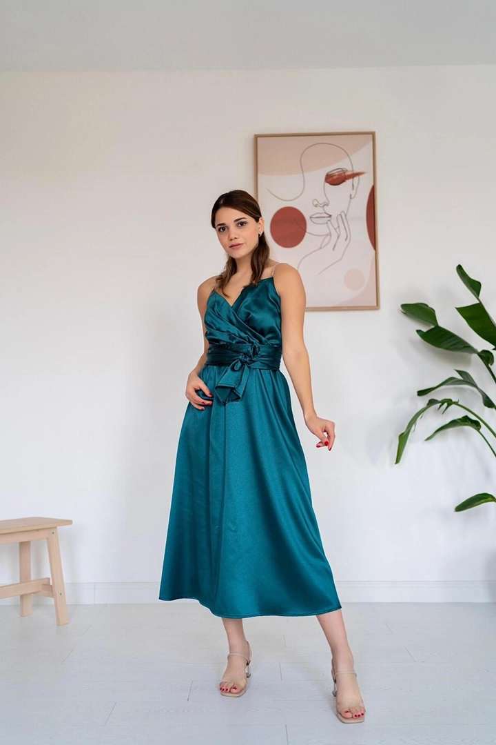 Ein Bekleidungsmodell aus dem Großhandel trägt ELS10069 - Stone Strap Princess Dress - Green, türkischer Großhandel Kleid von Elisa