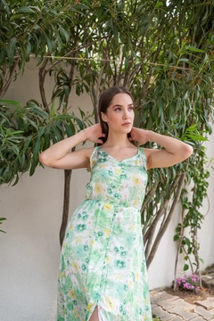 Un mannequin de vêtements en gros porte ELS10090 - Button Front Garden Dress - Green, Robe en gros de Elisa en provenance de Turquie