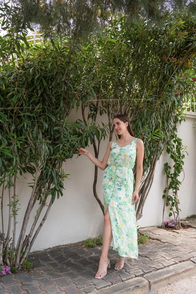 A model wears ELS10090 - Button Front Garden Dress - Green, wholesale Dress of Elisa to display at Lonca