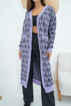 A wholesale clothing model wears ELS10007 - Buttoned Knitwear Cardigan - Lilac, Turkish wholesale Cardigan of Elisa